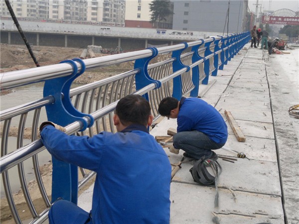 酒泉不锈钢桥梁护栏除锈维护的重要性及其方法
