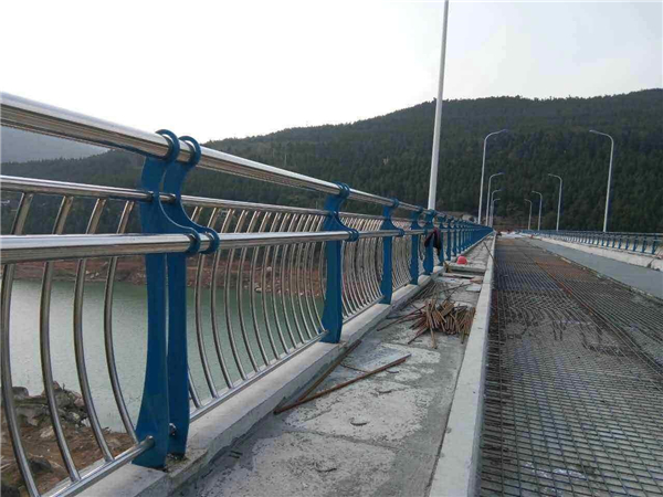 酒泉不锈钢桥梁护栏防腐措施的重要性及实施策略