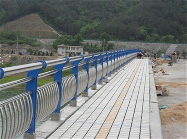 酒泉不锈钢桥梁护栏是一种什么材质的护栏